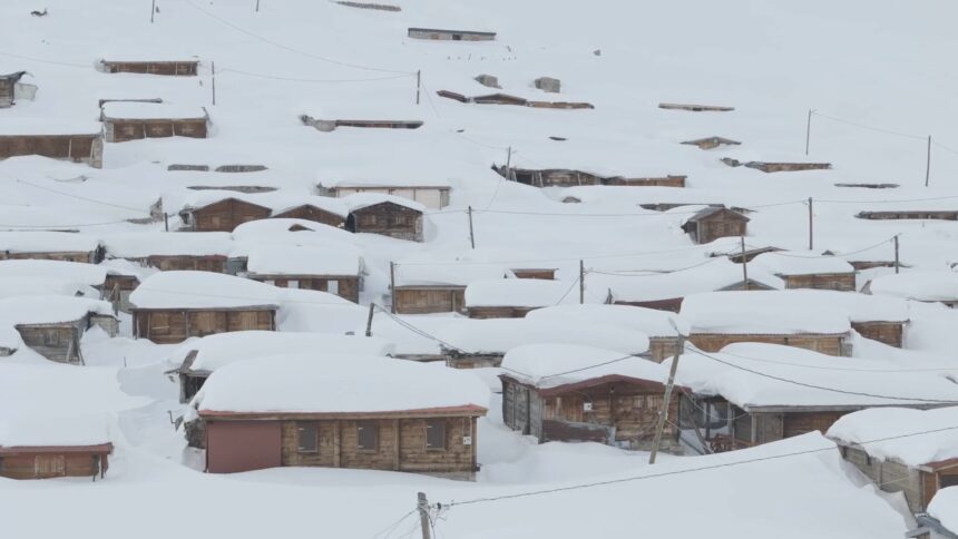 YAYLADA KAR KALINLIGI 3 METREYI ASTI EV 1182894 351207