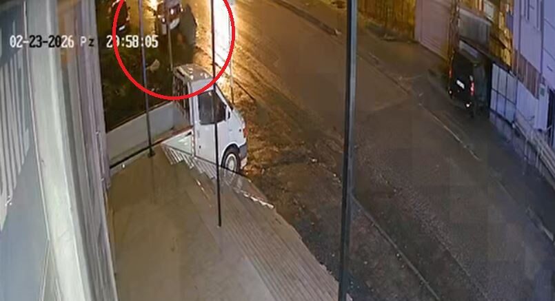 YOLDA BAYIR ASAGI KAYAN OTOMOBIL ELEKTR 1183858 351690 e1772018352993