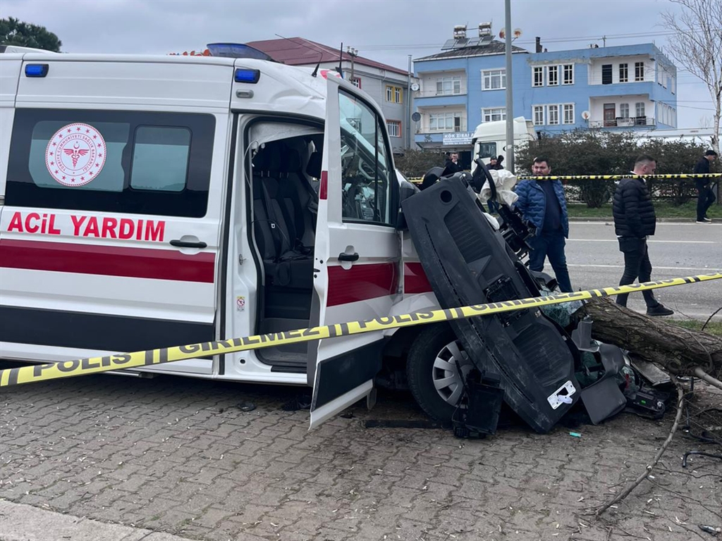 Samsun’da Ambulans ile kamyon çarpıştı: ATT Recep Sağıoglu öldü, 3 yaralı