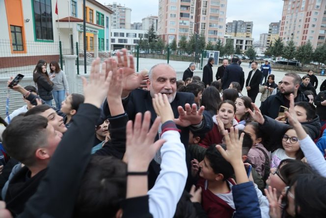 Başkan Sandıkçı’ya Sevgi Seli: Öğrencilerin İftar Sevincine Ortak Oldu