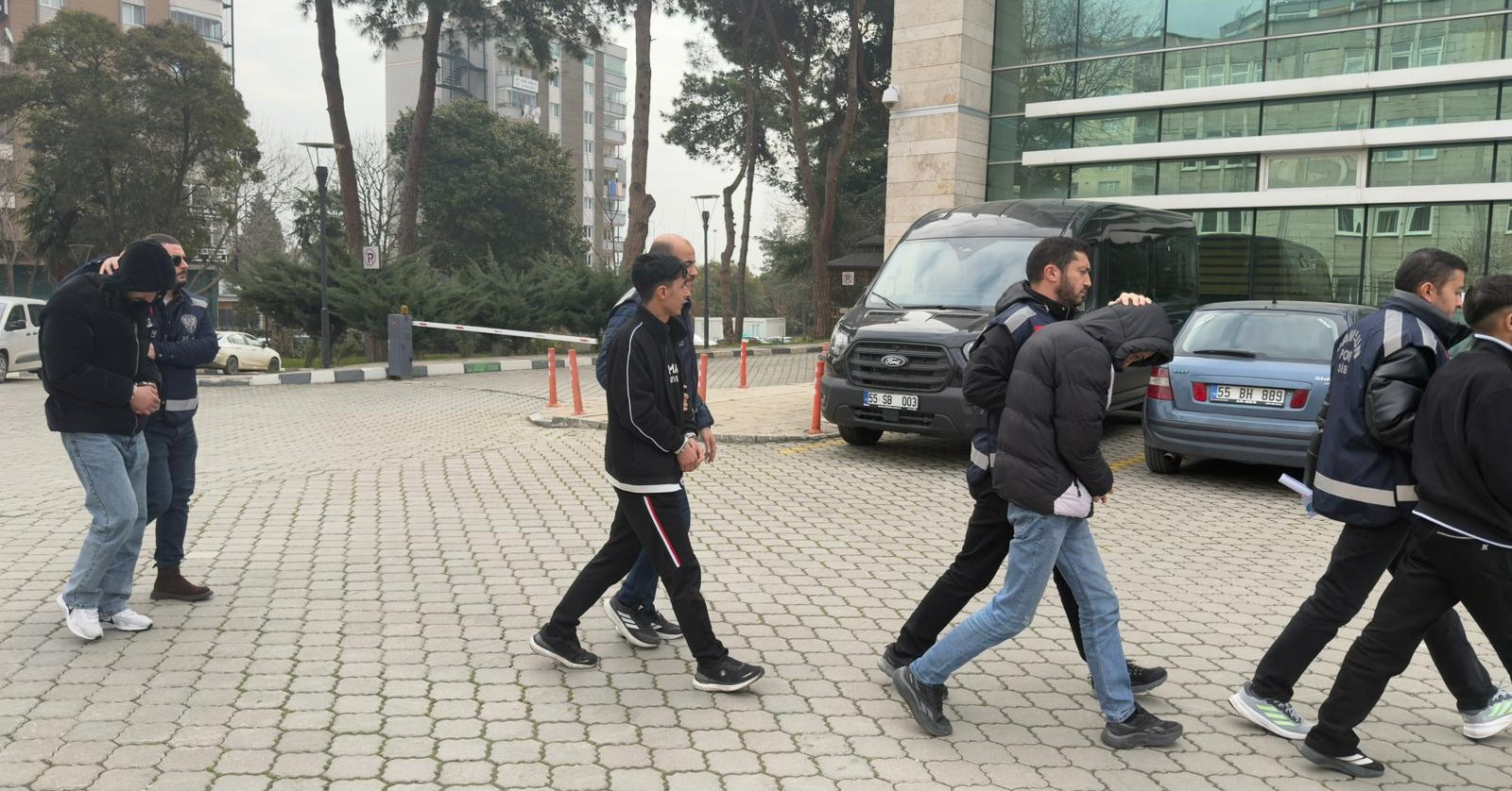 Samsun’da babası için araç kiralamak istedi, 500 bin lira dolandırıldı; 5 gözaltı