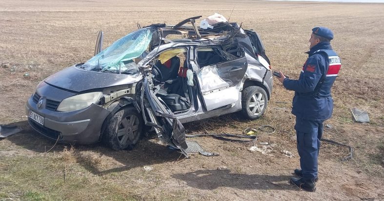 Babasından izinsiz aldığı otomobil ile TIR’a çarptı: 1 ölü, 3 yaralı