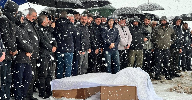 Feci kazada ölen genç anne, baba ve 6 aylık bebekleri toprağa verildi!