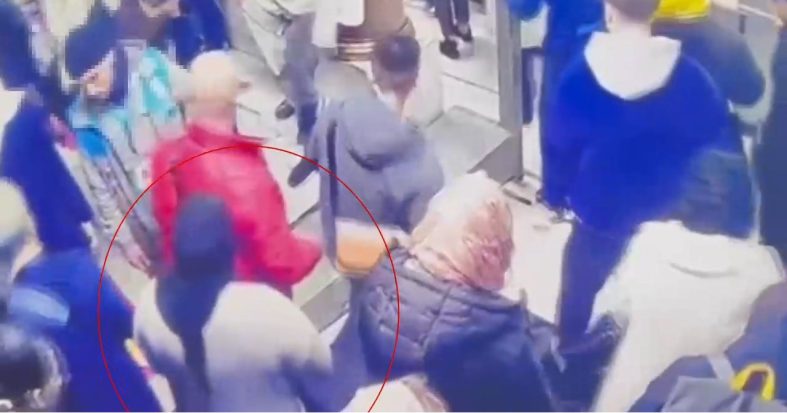 Turistin dalgınlığını fırsata çevirdiler: Yankesici kadınlar suçüstü yakalandı