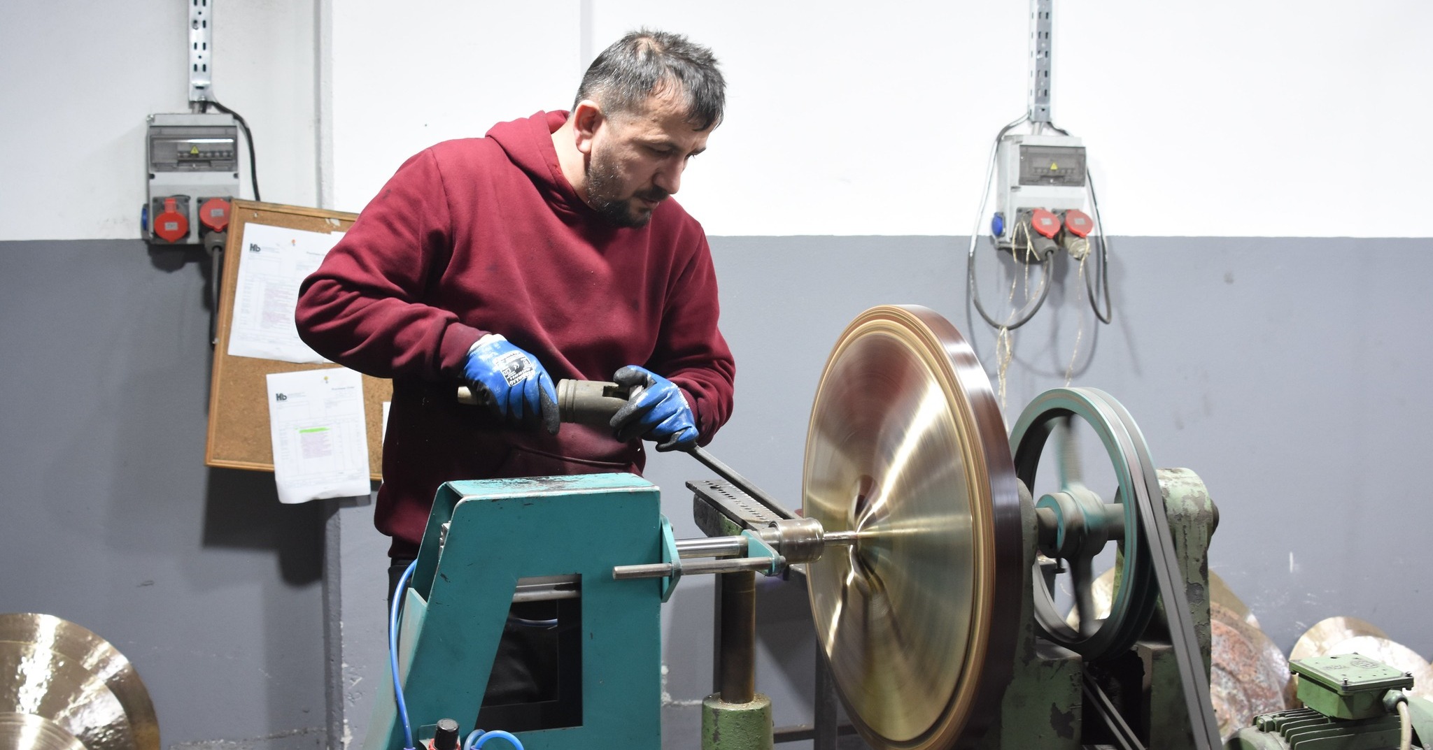 Samsun’dan 33 ülkeye el yapımı bateri zili; 1400 derecede dövülüp dünyaya satılıyor