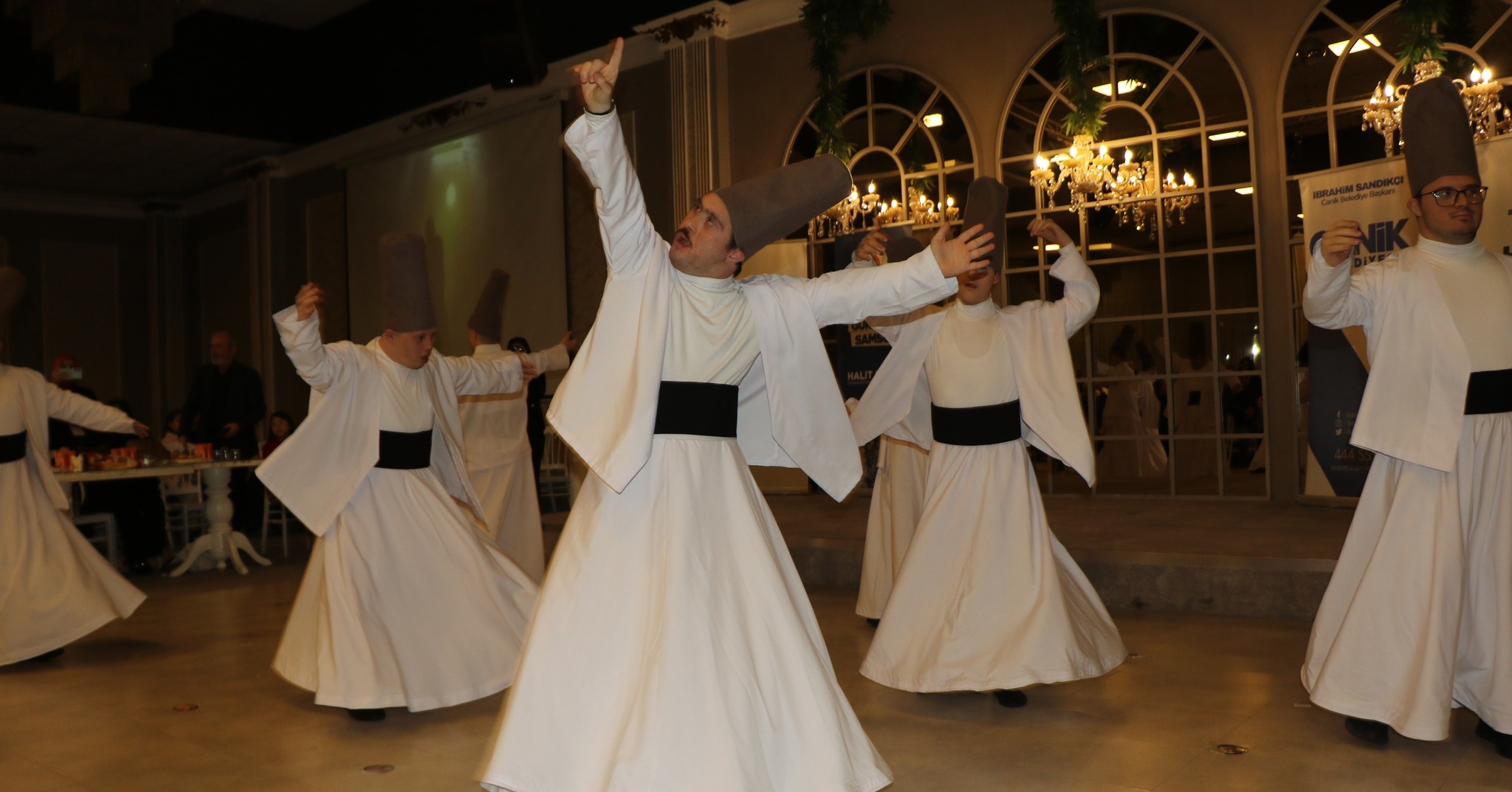 Samsun’da Down sendromlu çocukların semazen ve zeybek gösterisi beğeni topladı