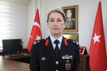 JANDARMANIN IKINCI KADIN GENERALI GULDEN 1198500 356384