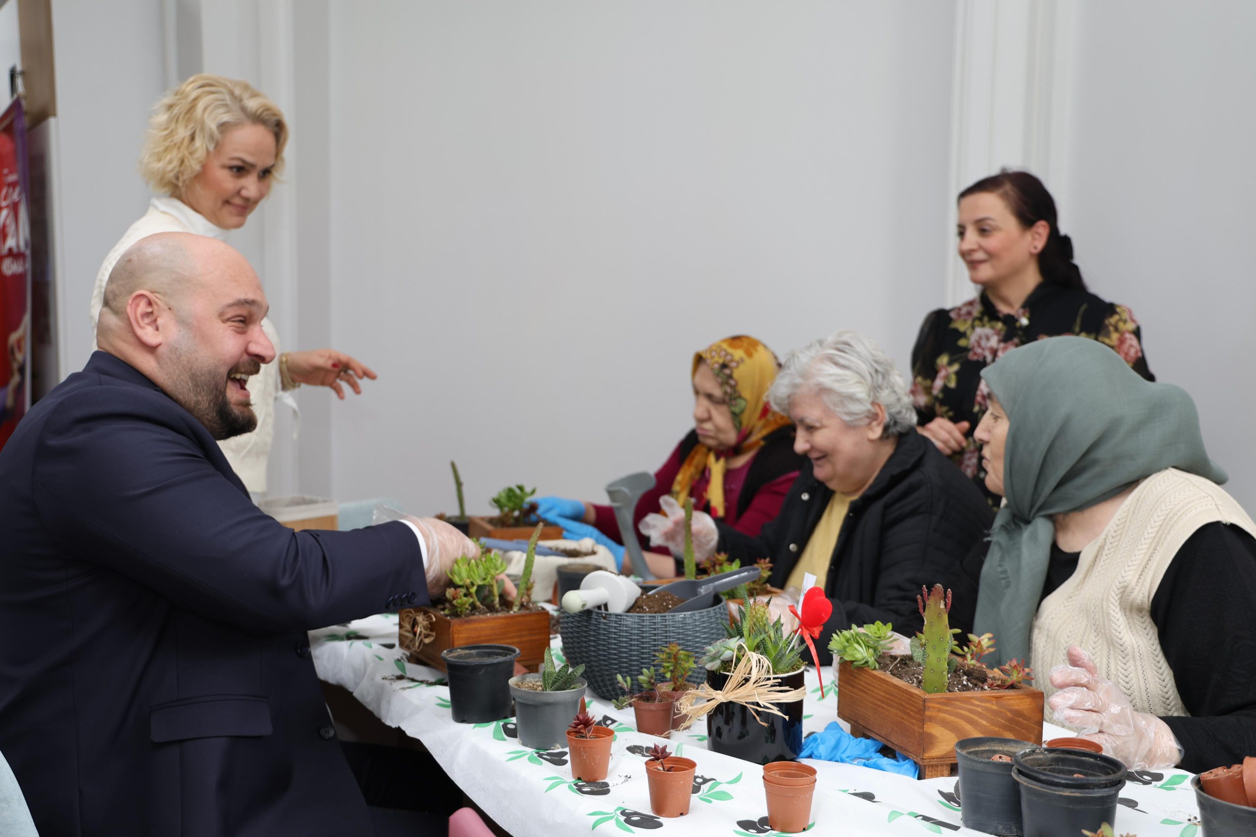 Özgecan’da ileri yaştaki vatandaşlara yönelik  teraryum atölyesi gerçekleştirildi