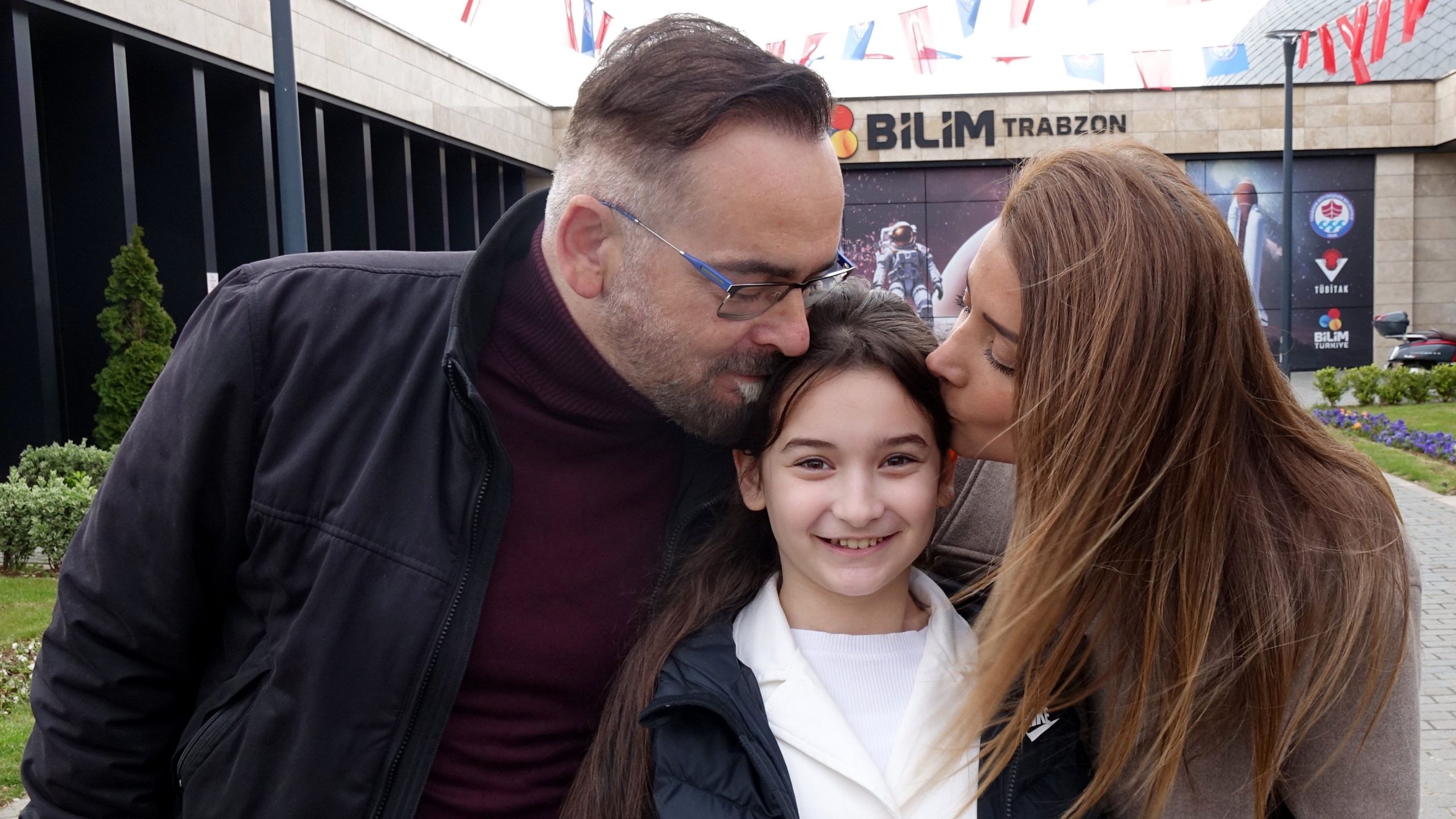 Matematikte dünya birincisi olan 10 yaşındaki Lina’dan duygulandıran vefa: Zaferini okul saldırısında ölen öğrencilere armağan etti