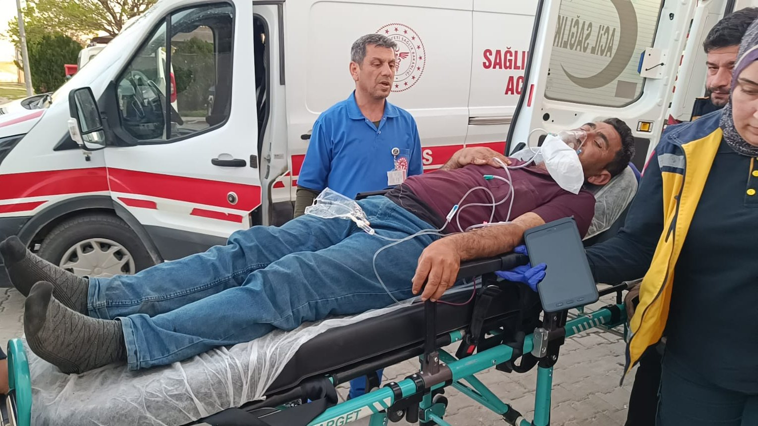 İki komşu aile arasındaki kavgada taş, sopa ve bıçak konuştu: 1’i ağır, 4 yaralı