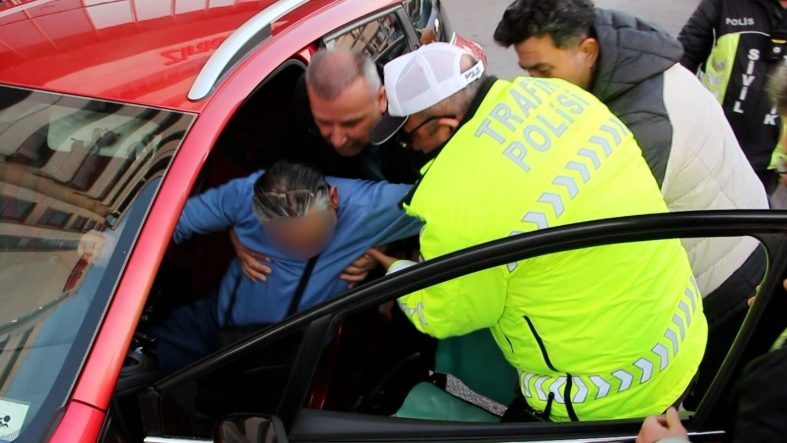 Samsun’da engelli sürücü korsan taksicilik yaparken yakalandı! Polislere direndi