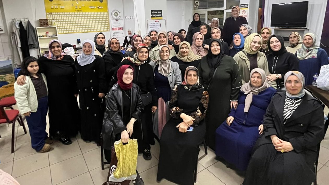 Kadın muhtar seçim vaadini yerine getirdi, kadınlar kahveye erkekler eve gitti