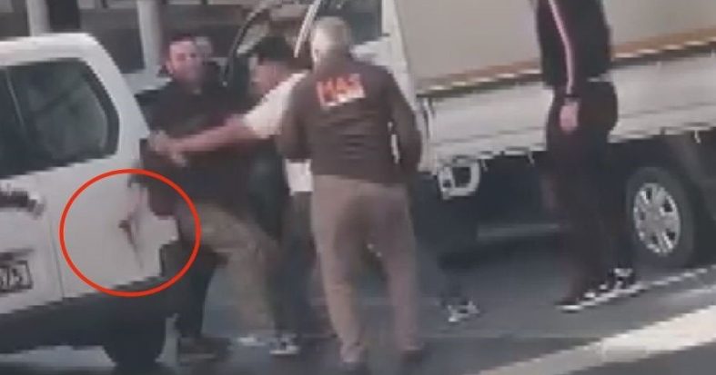 İki sürücünün yol verme kavgasında bıçak konuştu!