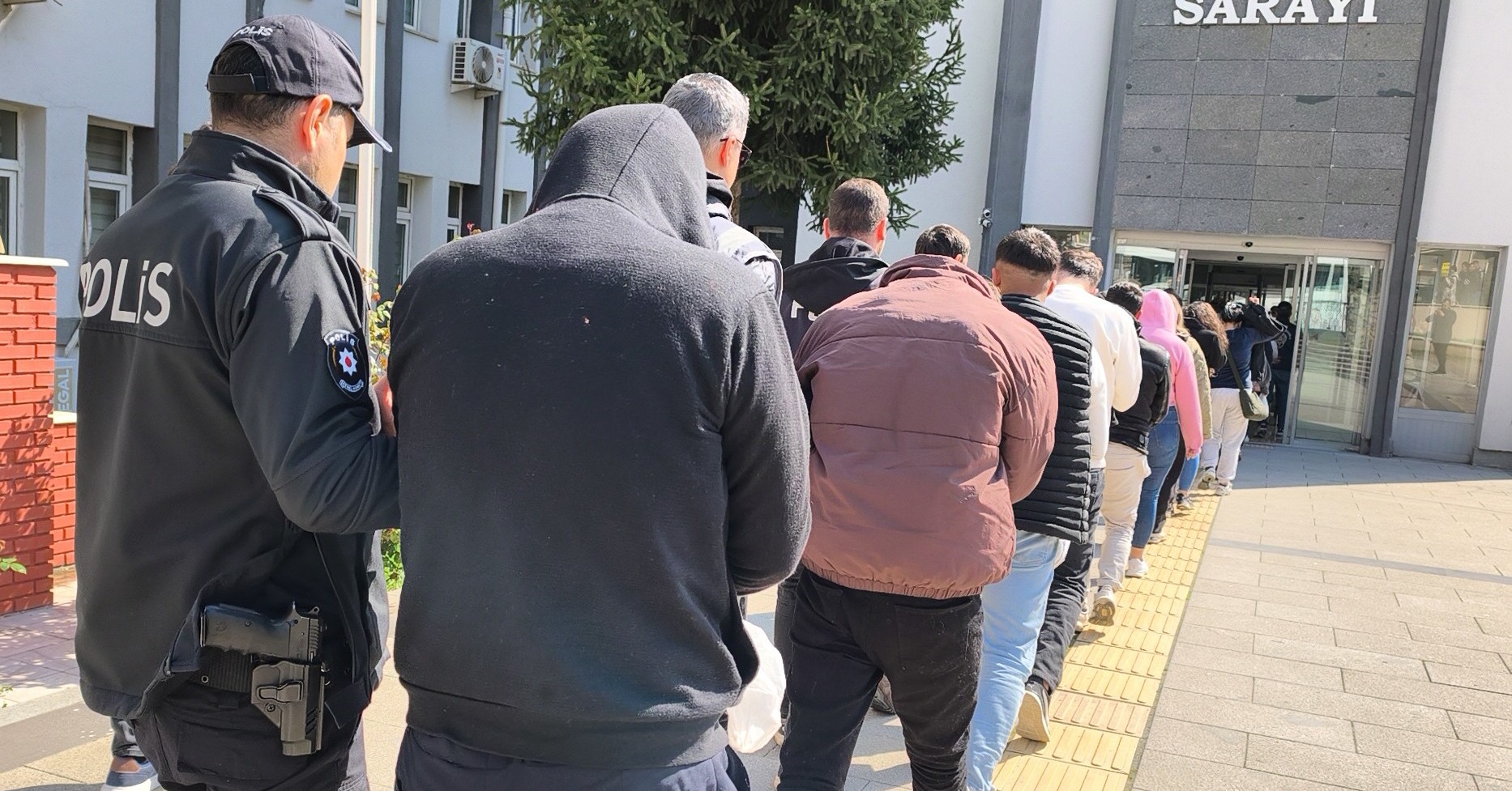 Samsun dahil 12 ilde yürütülen yasa dışı bahis ve dolandırıcılık operasyonunda 28 kişi tutuklandı