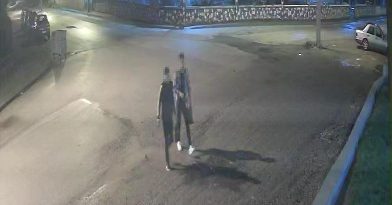 Çocuk parkında alkol aldıktan kaydırağı yaktılar!