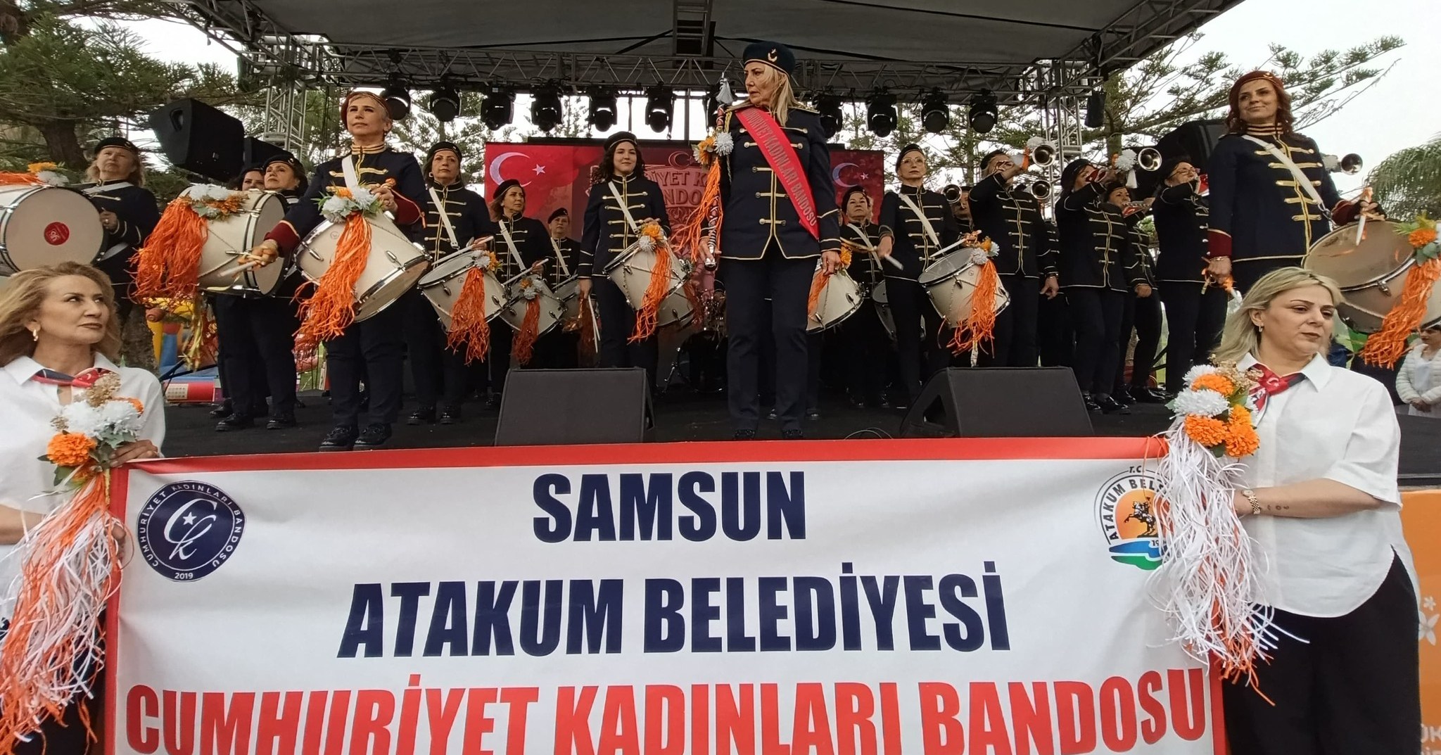 Adana’da Atakum Belediyesi Cumhuriyet Kadınları Bandosu rüzgarı esti