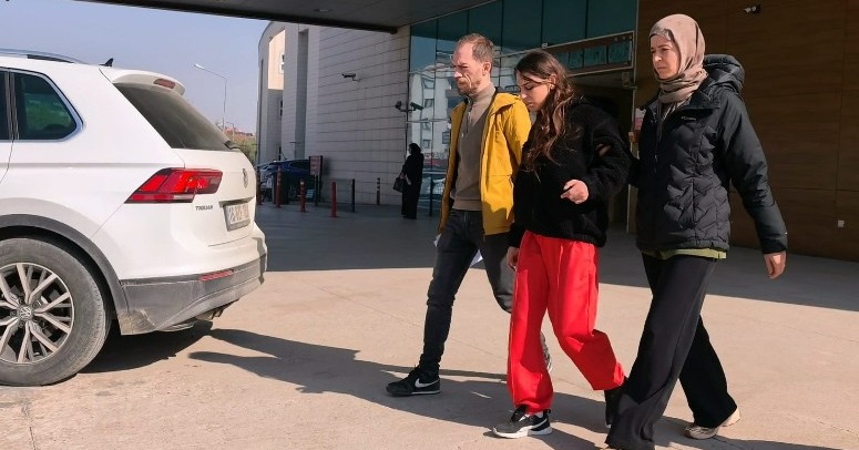 Erkeği paylaşamayan 17 ve 19 yaşındaki kızlar birbirini bıçakladı!