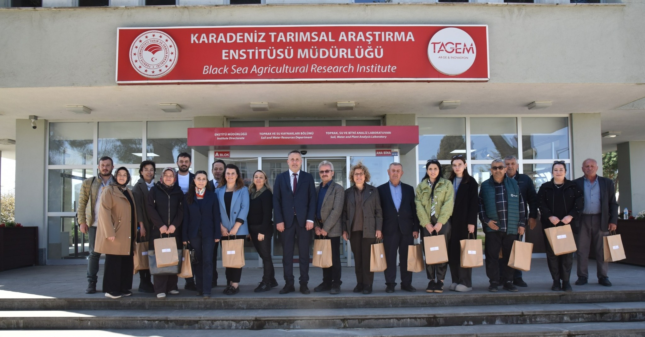 Atakumlu muhtarlardan Karadeniz Tarımsal Araştırma Enstitüsüne ziyaret