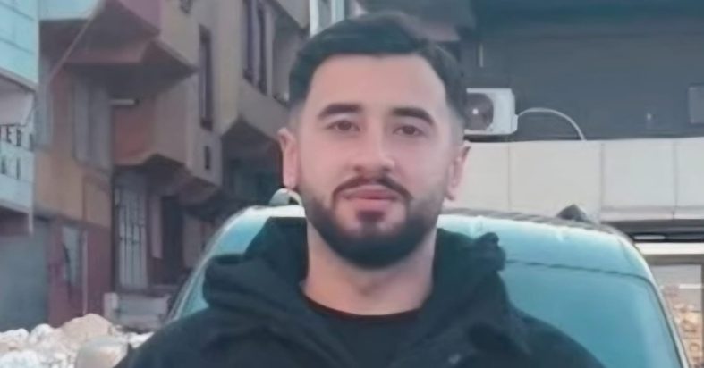 Şanlıurfa'da Adem Dayık'ı (Fotoğrafta) evine giderken sokakta önünü keserek boğazından bıçaklayarak öldüren Mehmet A. tutuklandı.