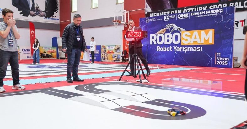Samsun Canik’te gençler robotlarıyla sahneye çıkıyor