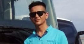 Aksaray'da bir çay bahçesinde yüksek sesle konuştuğu öne sürülen müşteri Ramazan Ö. (55), kendisini uyaran garson Samet Can Yıldız'ı (22) (Fotoğrafta) göğsünden ve sırtından bıçaklayarak ağır yaraladı