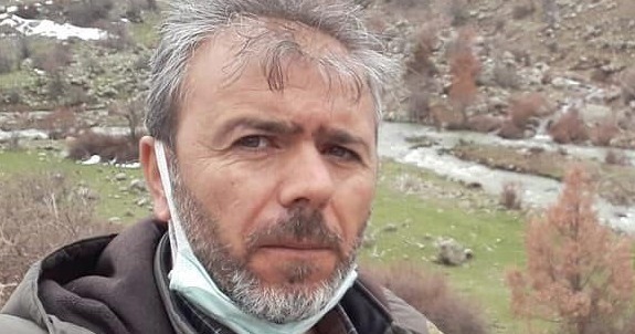 Konya’nın ilçesinde kontrolden çıkan otomobilin şarampole yuvarlanmasıyla balık tutmaya giden kardeşlerden Mehmet Yıldırımoğlu (Fotoğrafta)öldü, Hüseyin Yıldırımoğlu yaralandı.