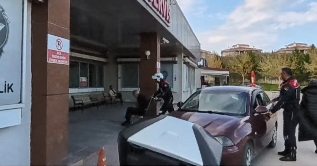 Fenalaşan sürücüyü, jandarma hastaneye yetiştirdi!