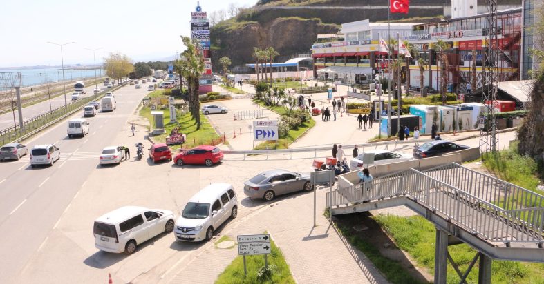 Samsun’da 3 kişinin öldüğü heyelanın ardından bölgedeki Lovelet AVM’nin araç giriş-çıkışları kapatıldı