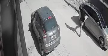 Araçlara ve evlere zarar veren müptezel, serbest bırakıldı! Yine zarar verdi