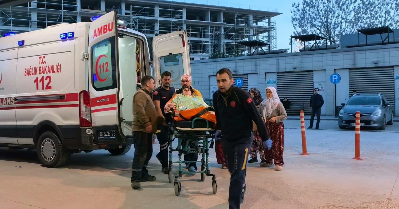 Düdüklü tencere bomba gibi patladı! Yemek yapan kadın ölümden döndü