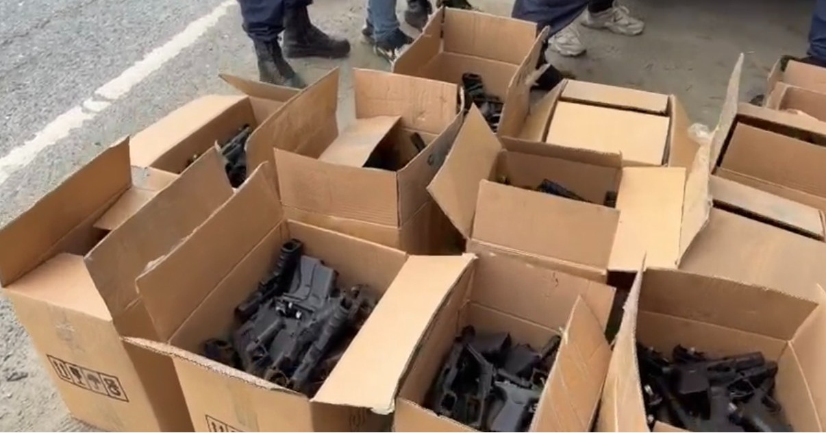 Silah ticareti operasyonu: Kamyonette 1021 tabanca ele geçirildi