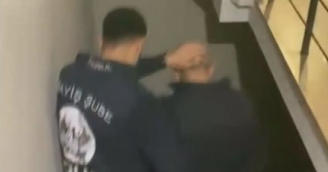 Sahte polise gerçek gözaltı! Sosyal medyadan kendini ifşa etti