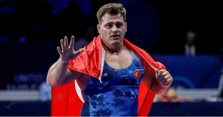 Rıza Kayaalp grekoromen güreşte yarı finale adını yazdırdı