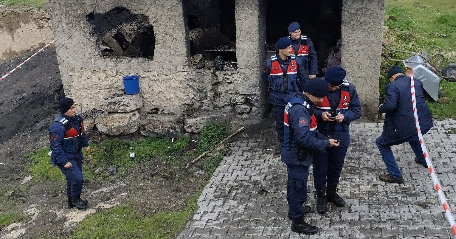 Köy fırınında facia! Ekmek pişiren kadınların üzerine tavan çöktü
