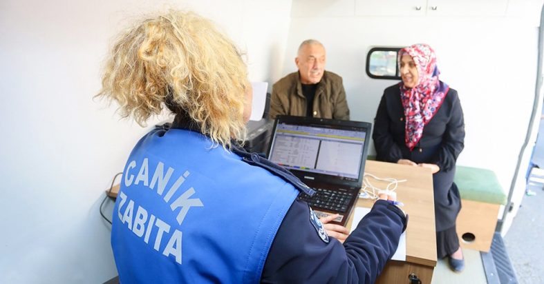 Canik’te Mobil Zabıta Çözüm Merkezi ile talep ve öneriler yerinde dinleniyor