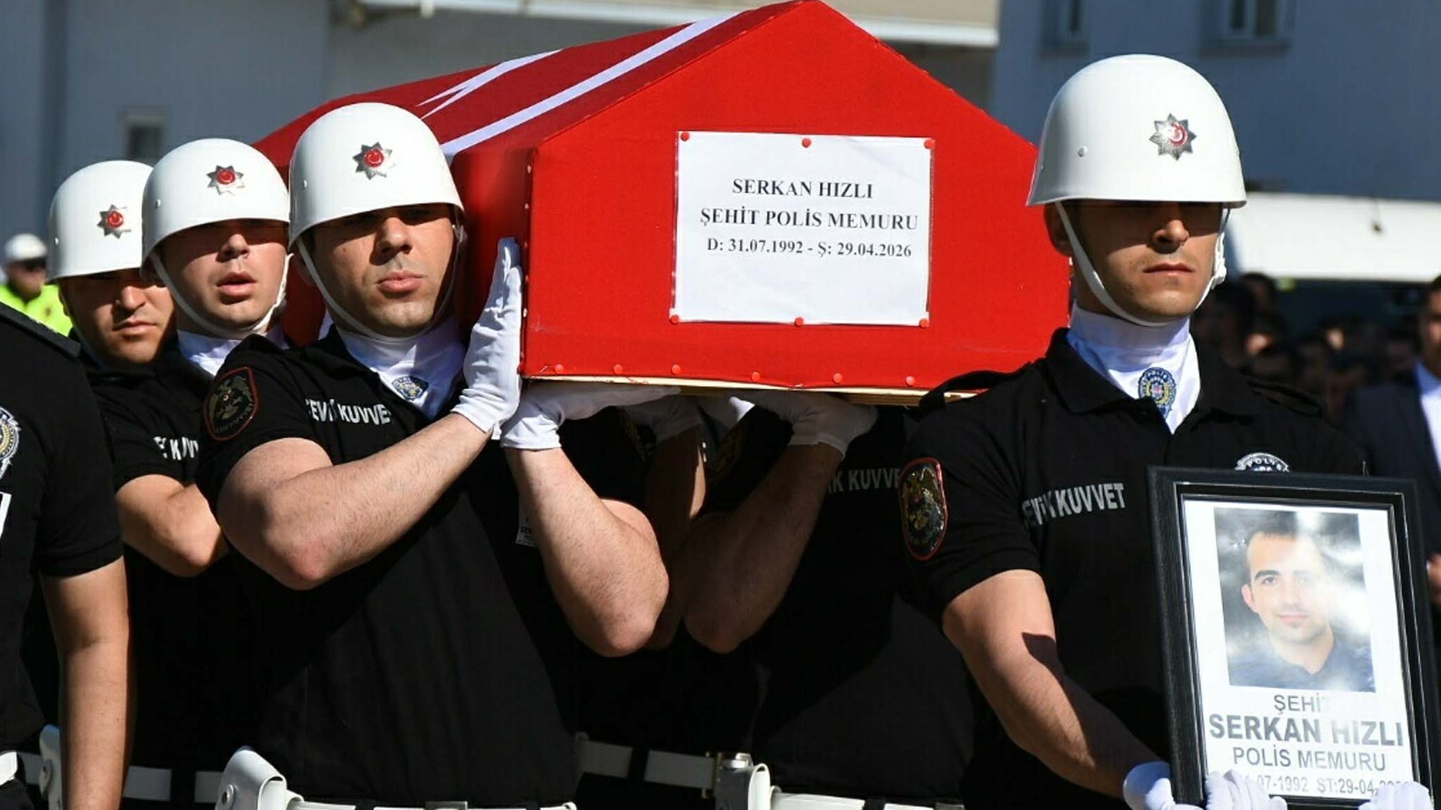 Kazada şehit olan polis memuru son yolculuğuna uğurlandı