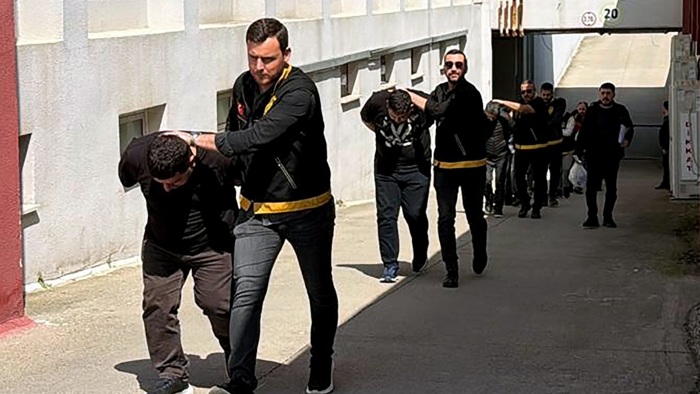Yurt dışına kaçarken yakalandı! Eski polisi öldürmüşlerdi
