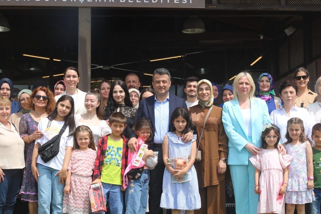 22BASKAN DOGAN GLUTENSIZ KAFEDE COLYAK HASTALARI ILE BIR ARAYA GELDI22 scaled