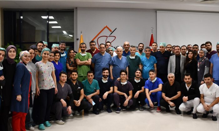 Dünyanın ilk 6’lı Çapraz Karaciğer Nakli Ameliyatı Türkiye’de Yapıldı