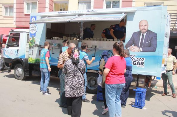 Tekkeköy Belediyesi Aşure Dağıttı!