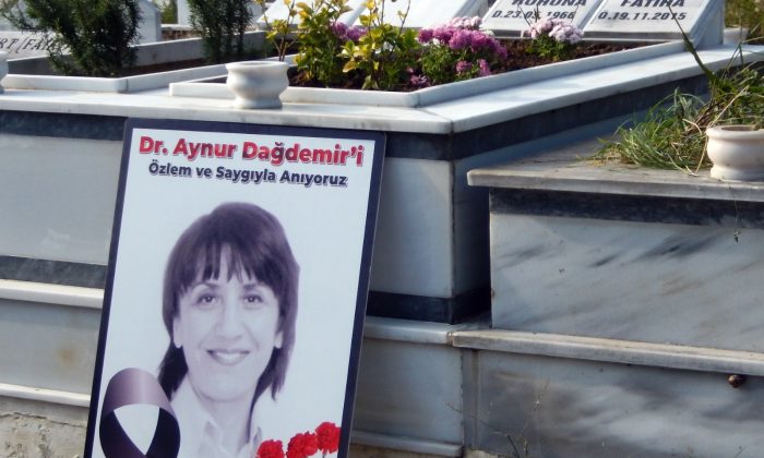 Samsun’da Görevi Başında Öldürülen Doktor Aynur Dağdemir Mezarı Başında Anıldı