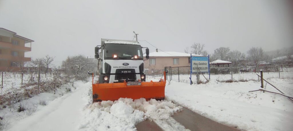 Bursa’da kar mesaisi