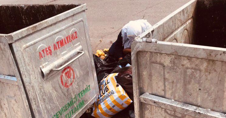 Çöpten yiyecek topluyor gibi davranıp dilenen kadının ekonomik durumunun iyi olduğu belirlendi