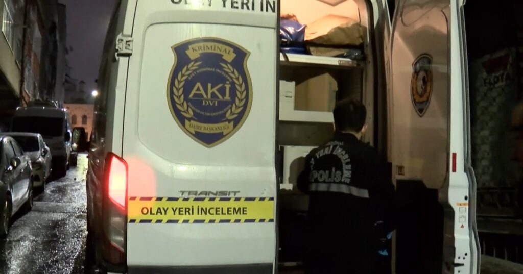 Ev basıp çocuklara taşla saldırdılar: 1 çocuk öldü 1 çocuk yaralı