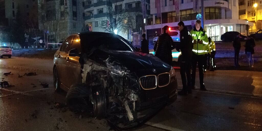 Ters yönde giden otomobil TIR ile çarpıştı: 2 yaralı