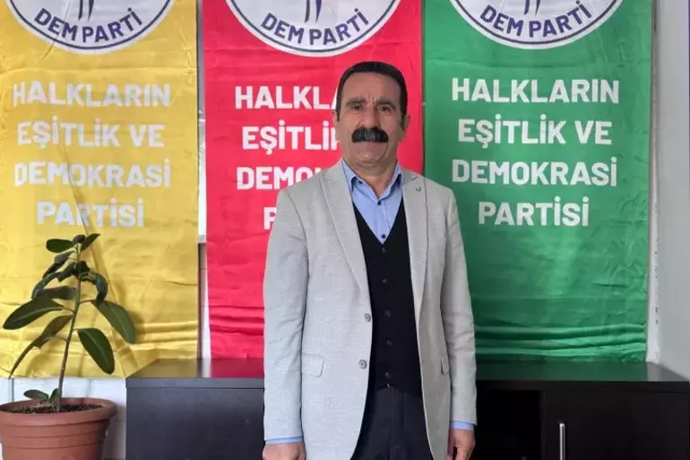 Hakkari Belediye Başkanı Mehmet Akış gözaltına alındı! Vali Başkan Vekili olarak atandı