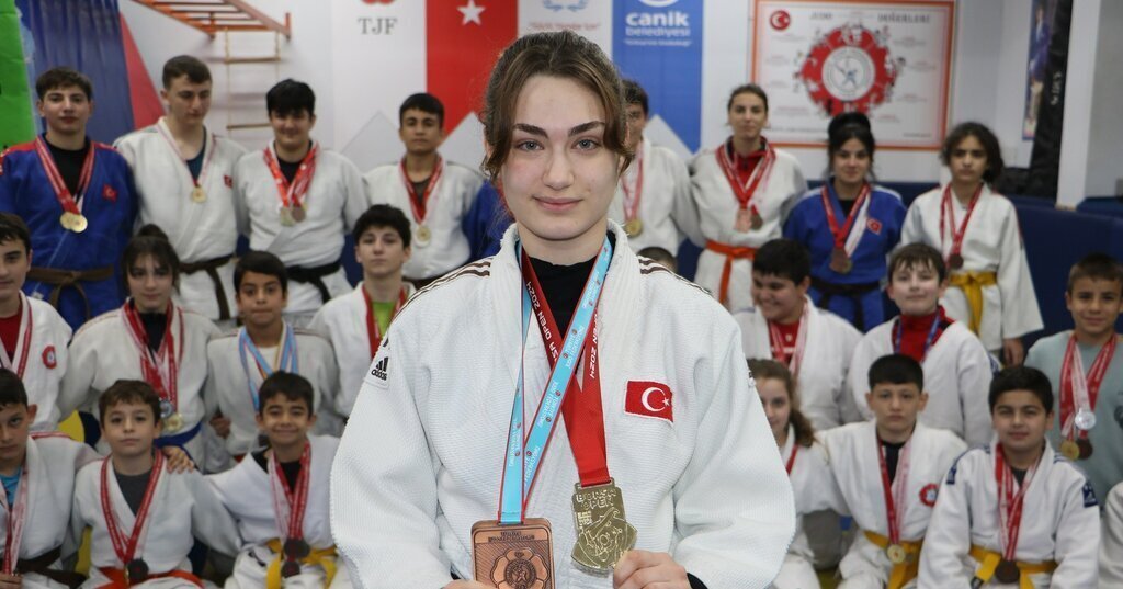 70 METREKARELIK SALONDAN 4 YILDA YAKLASI 527148 156068