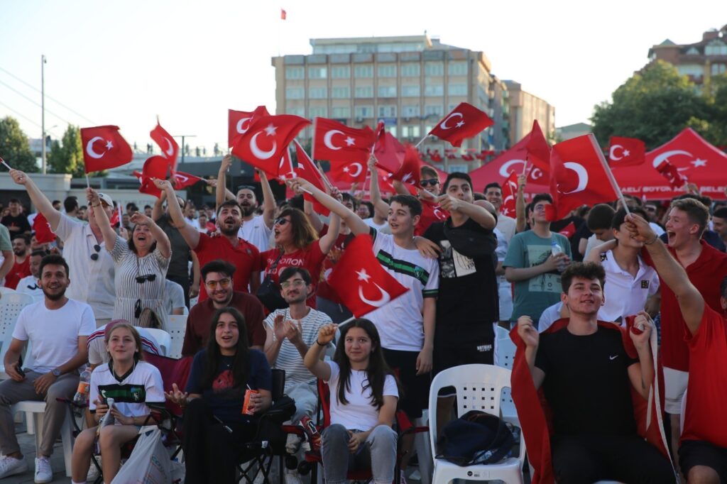 Kent Meydanında çifte bayram coşkusu