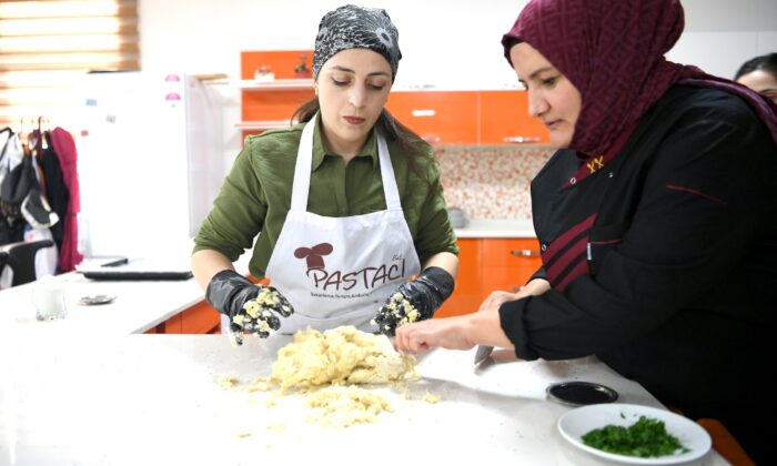 Malatya Büyükşehirden kadınlara yönelik pastacılık kursu