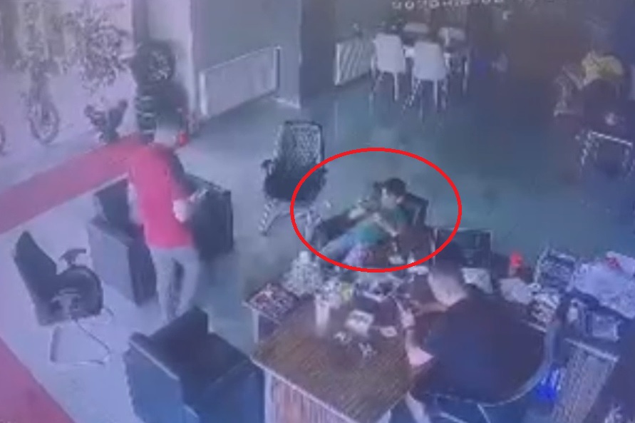 8 YASINDAKI EGENIN AGIR YARALANDIGI OTO 865337 257014